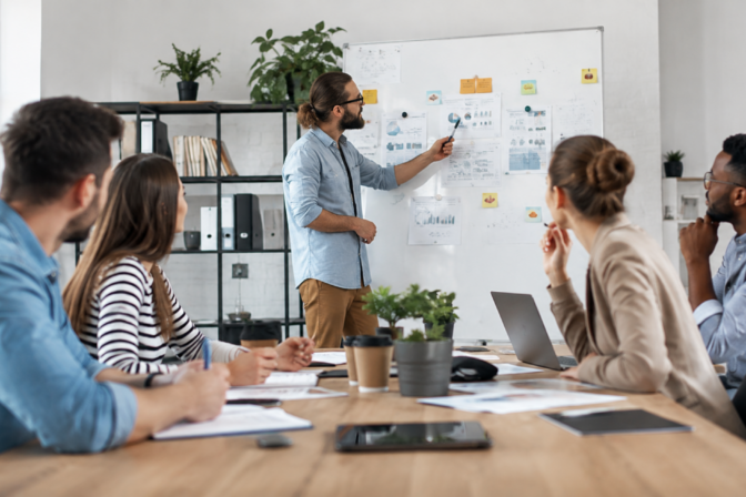 Marketing Agency: Pros and Cons for Your Business